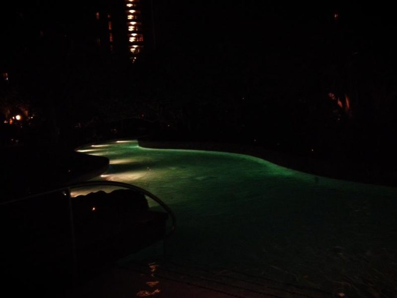 アウラニ・ディズニー・リゾートの夜のプール