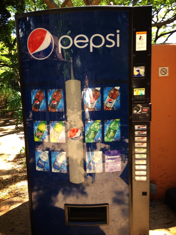 ホノルル動物園にあったペプシの自動販売機
