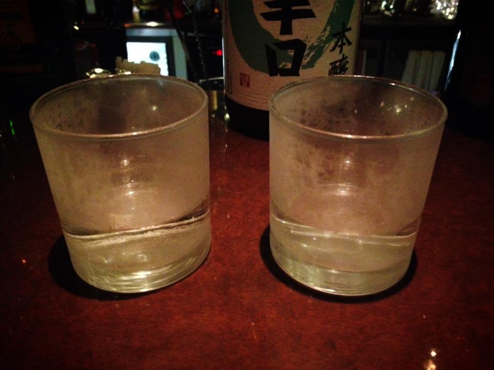 いつものバーで日本酒の飲み比べ